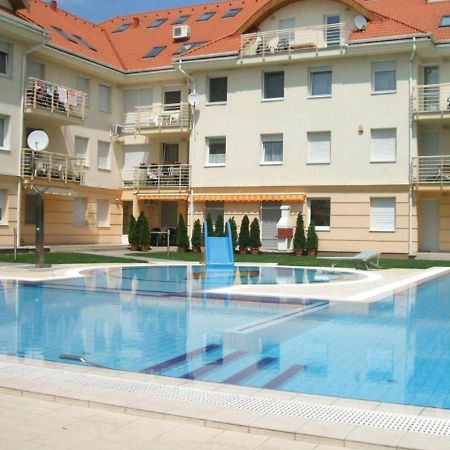 Relax Wellness Apartman Hajduszoboszlo Exterior photo