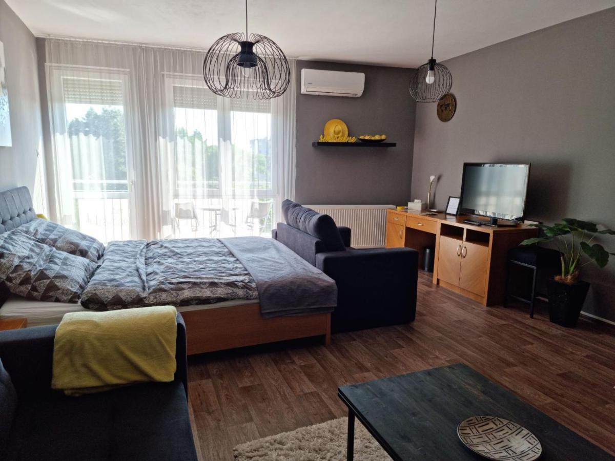 Relax Wellness Apartman Hajduszoboszlo Exterior photo
