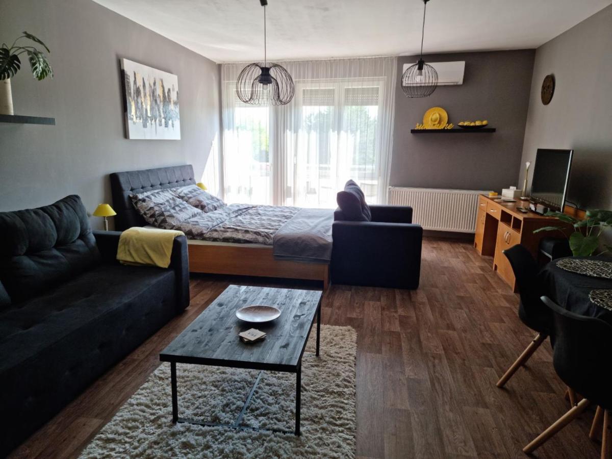 Relax Wellness Apartman Hajduszoboszlo Exterior photo